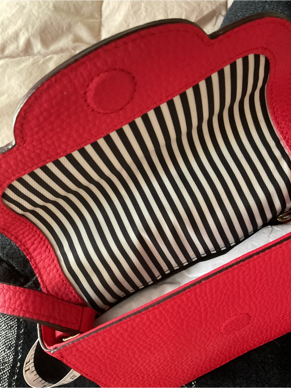 kate spade Pebbled Leather Crossbody in Bright Red. One size. NWOT. Never used. - Picture 5 of 11